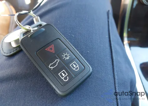 2015 Volvo S80 T5 Platinum z USA, uszkodzony, nr VIN YV140MAM3F1186821